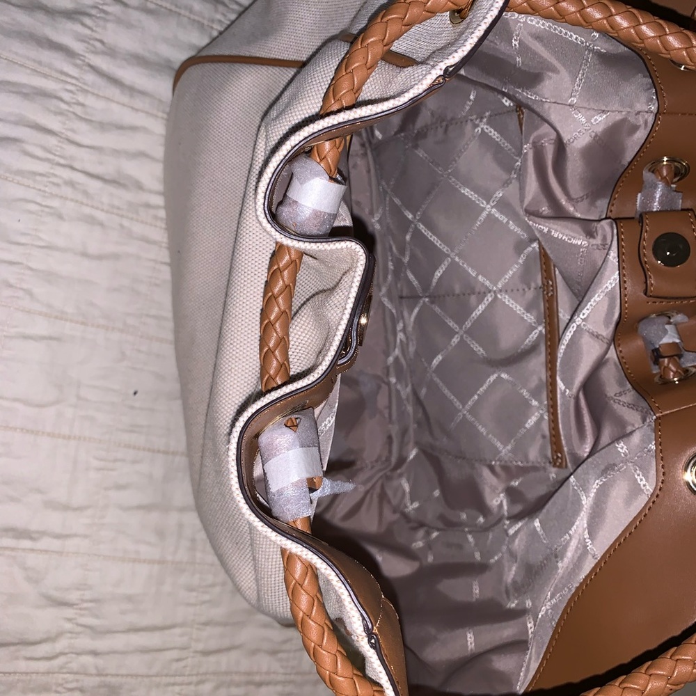 Michael Kors Montauk Large Tote - Picture 11 of 11